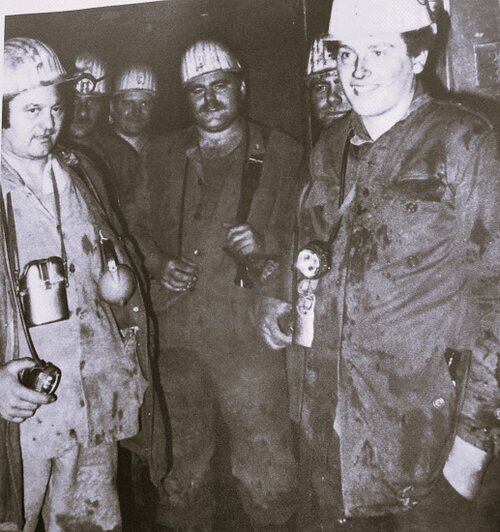 Sepp Zangl Der Sepp (links) im Kreis seiner Kameraden. Ausschnitt aus einem Bild im Museum Auerbach.